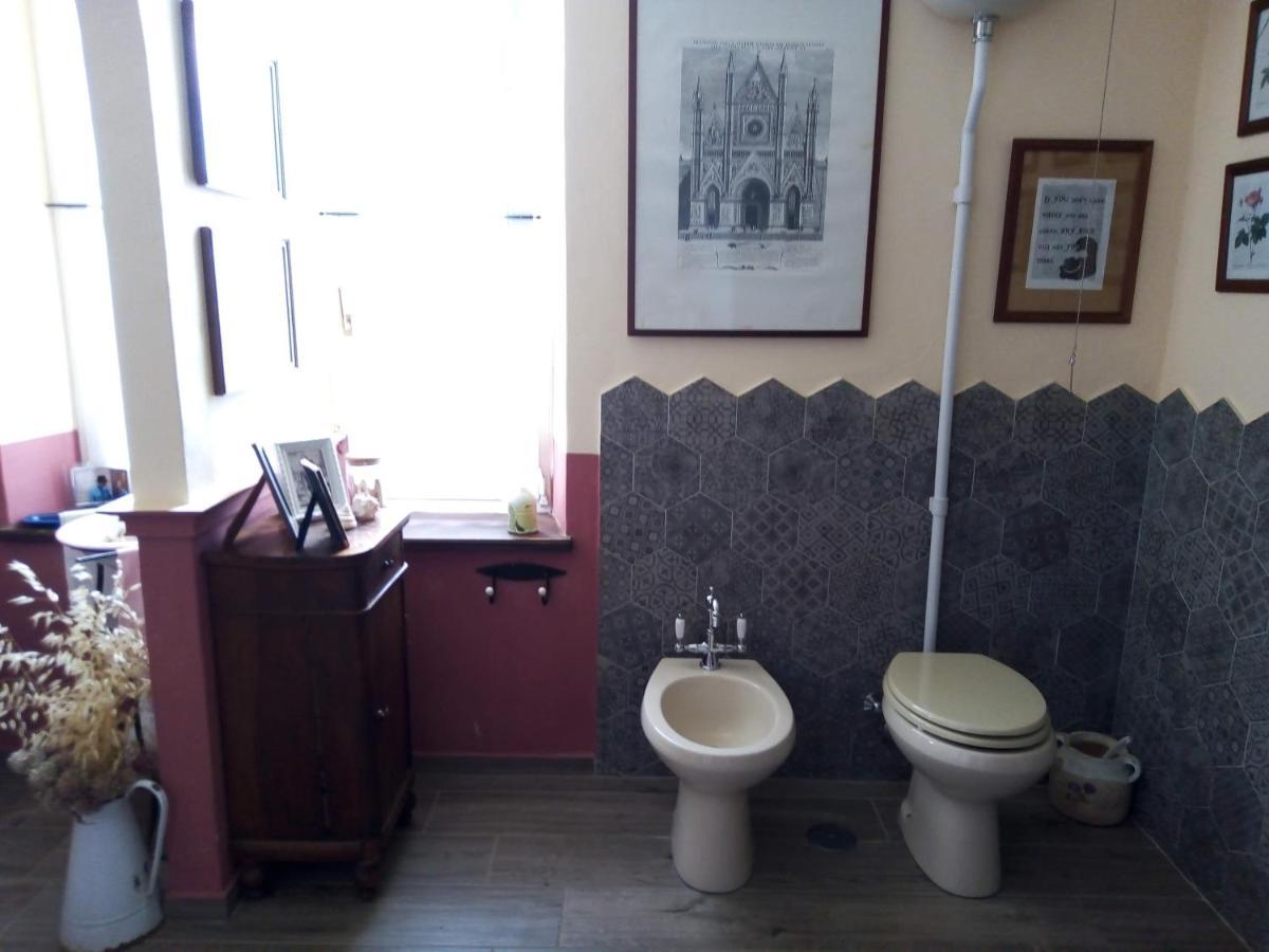 B&B La Gallinella Rossa Baschi Exterior photo